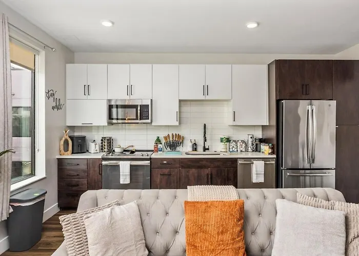 Escape To Town Golden Dream Apartment