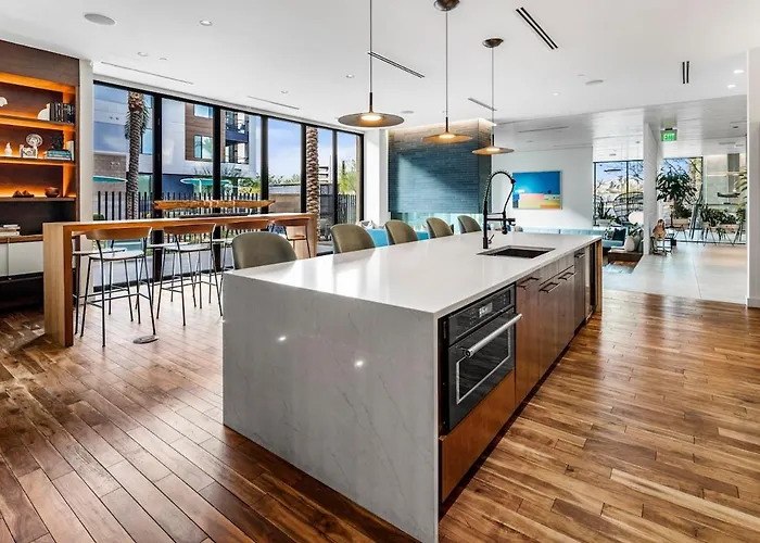Escape To Town Golden Dream Apartment